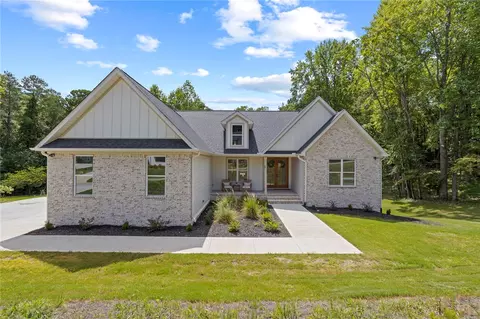 23 Pinerock Dr, Travelers Rest, SC 29690