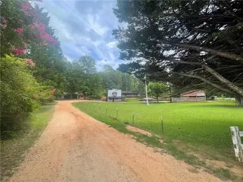 614 Village Dr, Mountain Rest, SC 29664