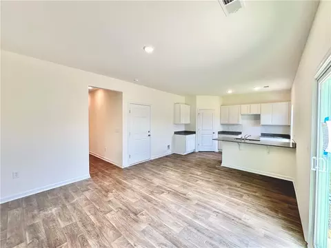 Living - 476 Seaborn Cir, Pendleton, SC 29670 photo 3 of 3