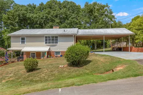 115 Pine Cir, Townville, SC 29689