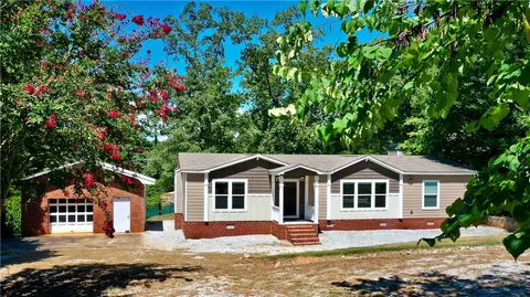 161 Hidden Pt, Hartwell, GA 30643
