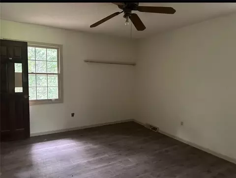 Living - 128 Wills Ct, Central, SC 29630 photo 2 of 2