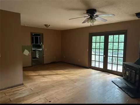 Living - 128 Wills Ct, Central, SC 29630 photo 1 of 2