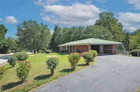 606 N Catherine St, Walhalla, SC 29691