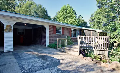 305 Vinson St, Seneca, SC 29678