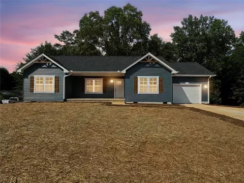 196 E Walnut St, Walhalla, SC 29691