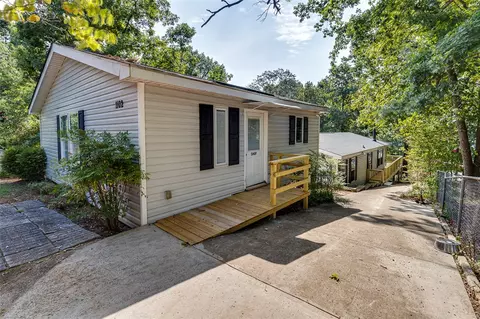 1102 Lakeshore Dr, Townville, SC 29689