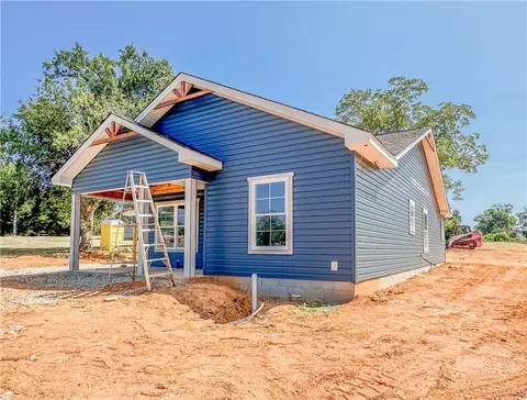 607 S Walnut St, Seneca, SC 29678 photo 3