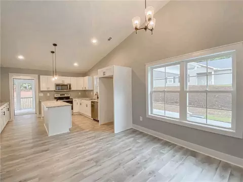 607 S Walnut St, Seneca, SC 29678 photo 9