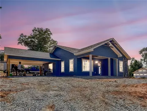 607 S Walnut St, Seneca, SC 29678