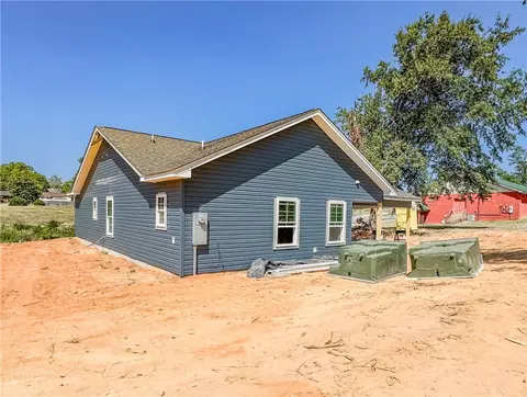607 S Walnut St, Seneca, SC 29678 photo 6