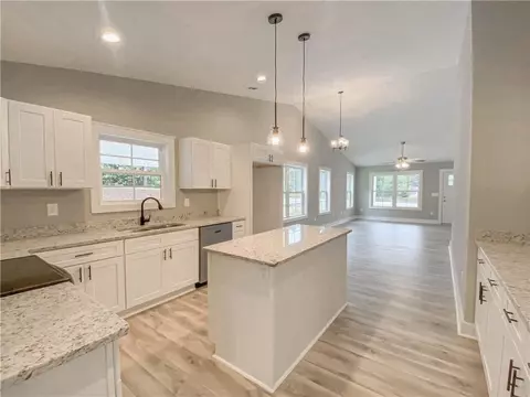 607 S Walnut St, Seneca, SC 29678 photo 13