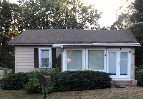 410 W Blue Ridge St, Pendleton, SC 29670