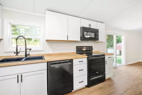 660 Timberlake One Cir, Seneca, SC 29678