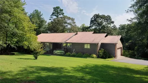 1208 Moorehead Pl, Pendleton, SC 29670