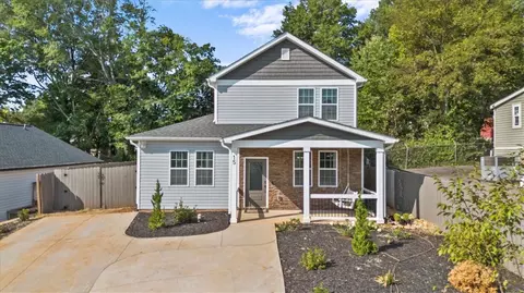 15 Blackwood St, Greenville, SC 29611