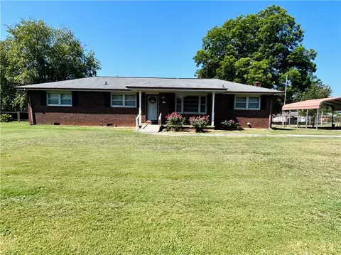 114 Knowlandale Dr, Starr, SC 29684