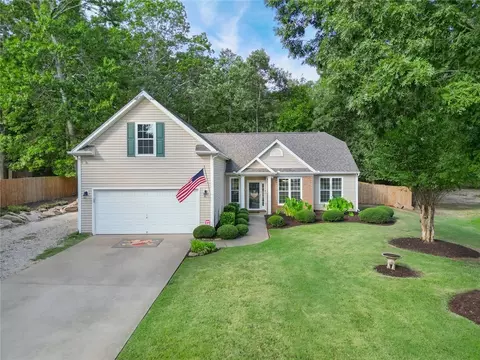 121 Largess Ln, Piedmont, SC 29673
