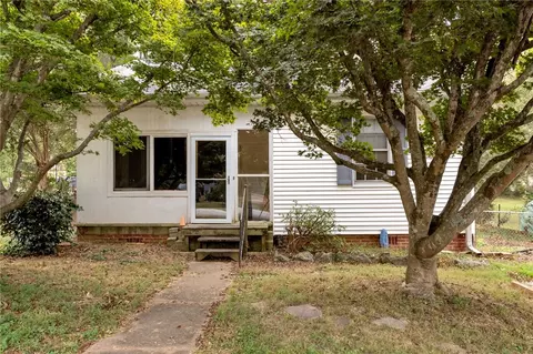 38 Ames St, Seneca, SC 29678