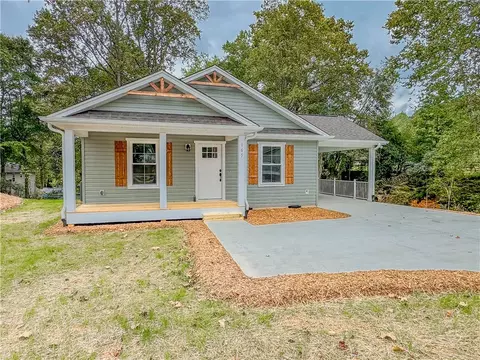 165 E Walnut St, Walhalla, SC 29691