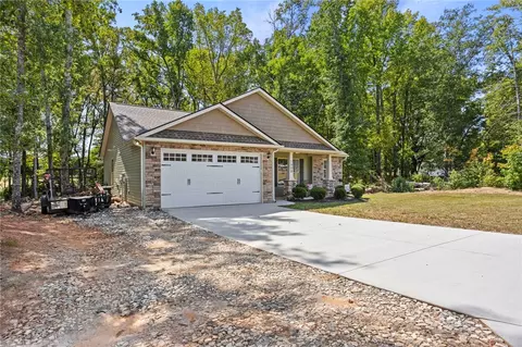 1008 Saluda Dr, Williamston, SC 29697 photo 2