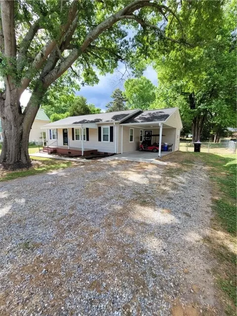 104 Hillcrest Ave, Belton, SC 29627