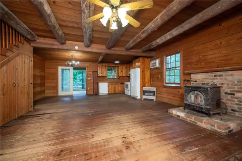 Living - 314 Beeks Rd, Belton, SC 29627 photo 5 of 5