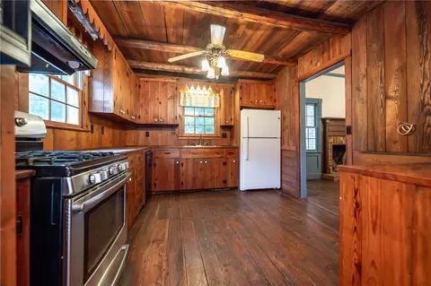 Kitchen - 314 Beeks Rd, Belton, SC 29627 photo 2 of 2