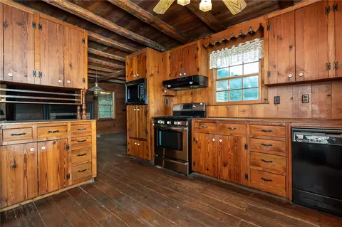 Kitchen - 314 Beeks Rd, Belton, SC 29627 photo 1 of 2