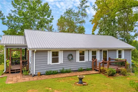 1009 Hillsborough Dr, Seneca, SC 29678