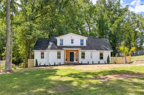 208 Williamsburg Way, Easley, SC 29642