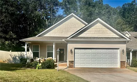 201 Magnolia Ln, Pendleton, SC 29670