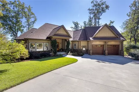 140 Talons Point Rd, Seneca, SC 29672