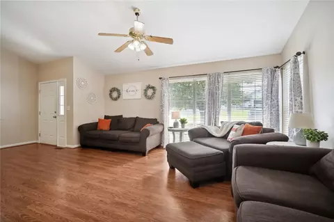 102 Luke Ct, Easley, SC 29640 photo 2