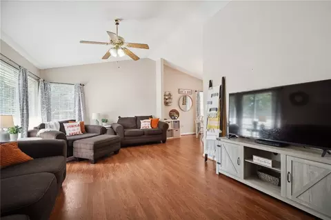 102 Luke Ct, Easley, SC 29640 photo 3