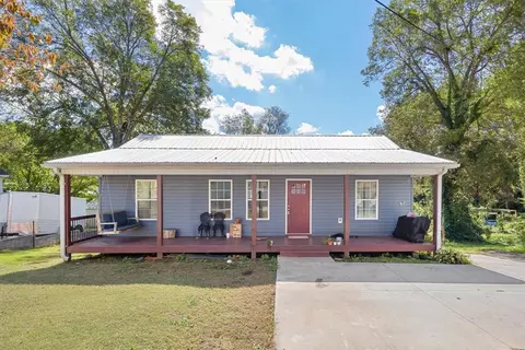 104 E Wesley St, Walhalla, SC 29691 photo 1