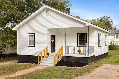 39 Sirrine St, Seneca, SC 29678