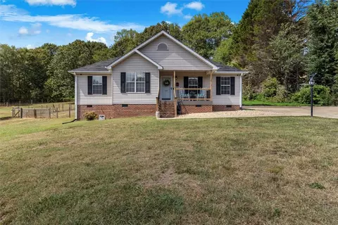 119 Logan Ln, Easley, SC 29640