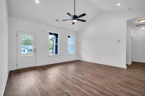 449 Thompson St, Pendleton, SC 29670 photo 2