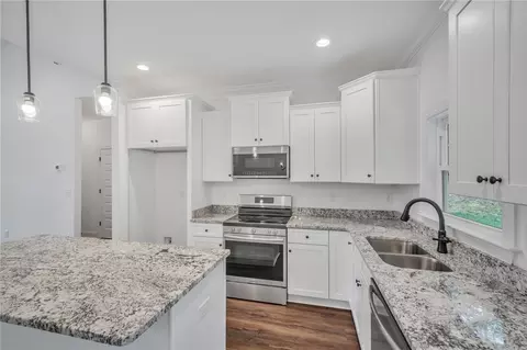 449 Thompson St, Pendleton, SC 29670 photo 6