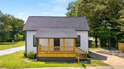29 Mcgee St, Belton, SC 29627