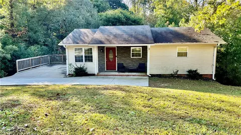 122 Cannon Cir, Wellford, SC 29385