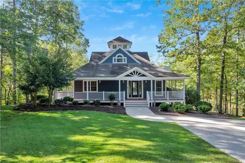 187 W Waters Edge Ln, West Union, SC 29696