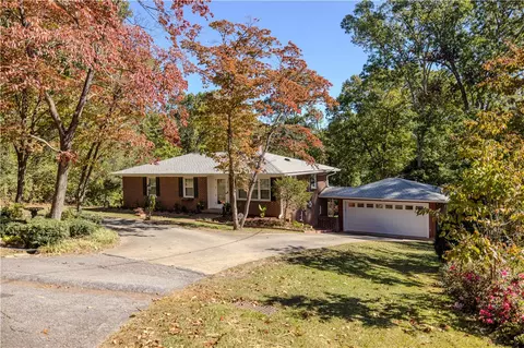 2018 Sunset Dr, Seneca, SC 29672