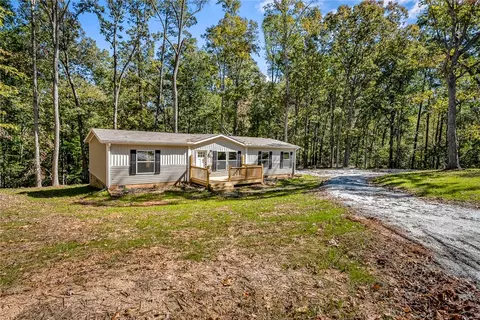 1009 Trailwinds Dr, Westminster, SC 29693