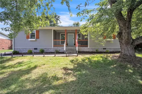 202 Havendale Dr, Fountain Inn, SC 29644