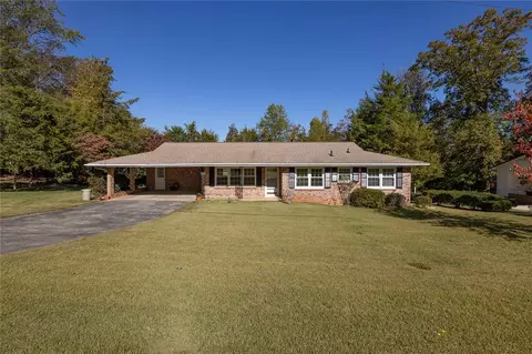 309 Woodland Dr, Seneca, SC 29678