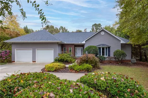 111 Cardinal Dr, Seneca, SC 29672