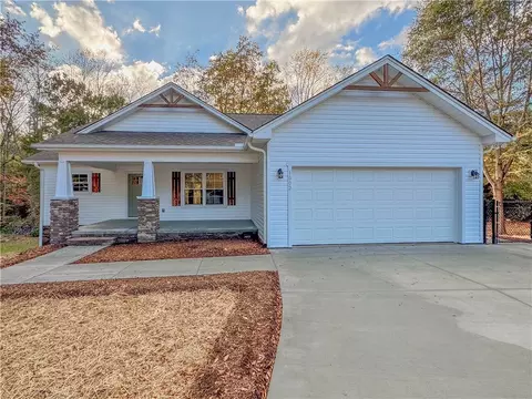 1002 S Greenwich Dr, Walhalla, SC 29691