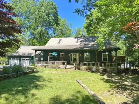 620 Greenleaf Dr, Lavonia, GA 30553